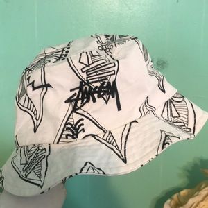 Black/White Bucket Hat (Small)